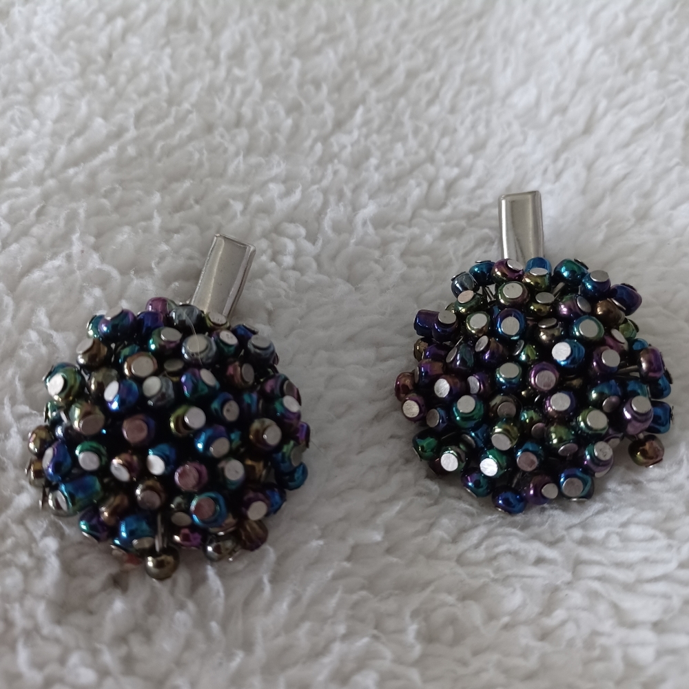 Shoe clips in color stones. Shinny Blue, Purple, Silver.